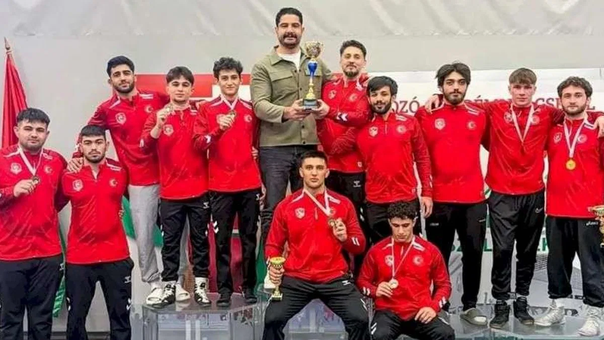 Sakarya'nın milli sporcularından Macaristan’da çifte madalya