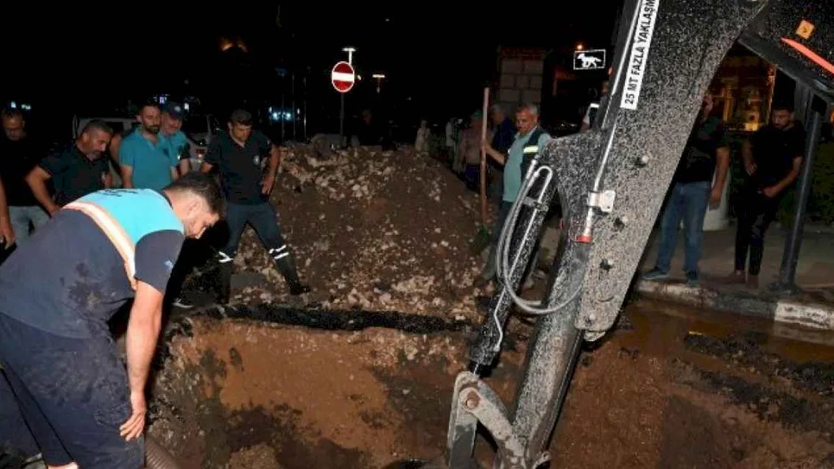 Manisa'da ekipler gece boyunca çalışarak arızayı giderdi