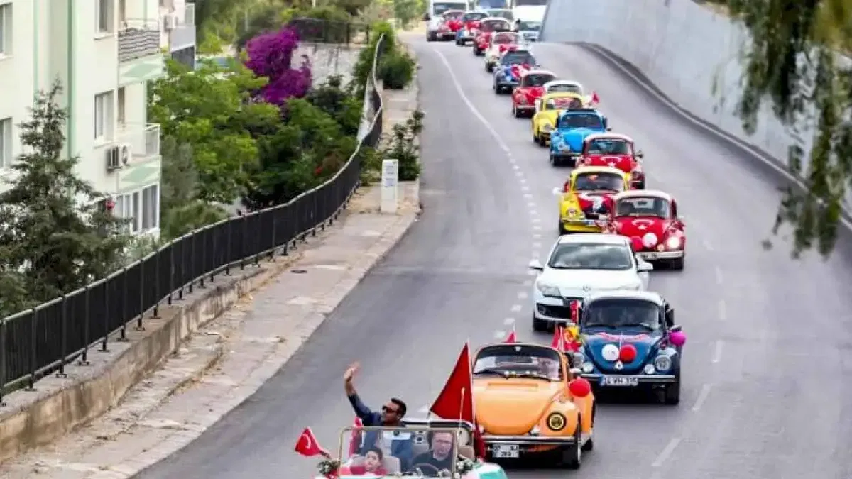 Çiğli’de coşku zirve yaptı... Çiğli'de Vosvos turlu selamlama