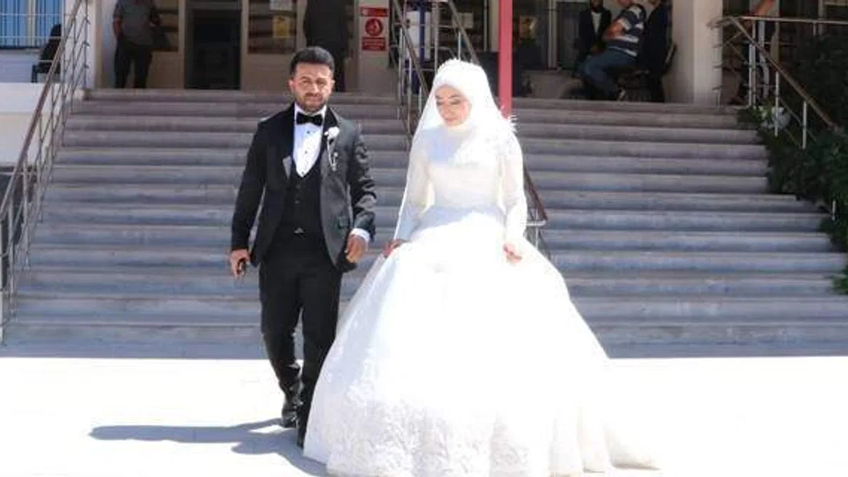 Yozgat'ta öğretmen adayı mülakata gelinliğiyle katıldı