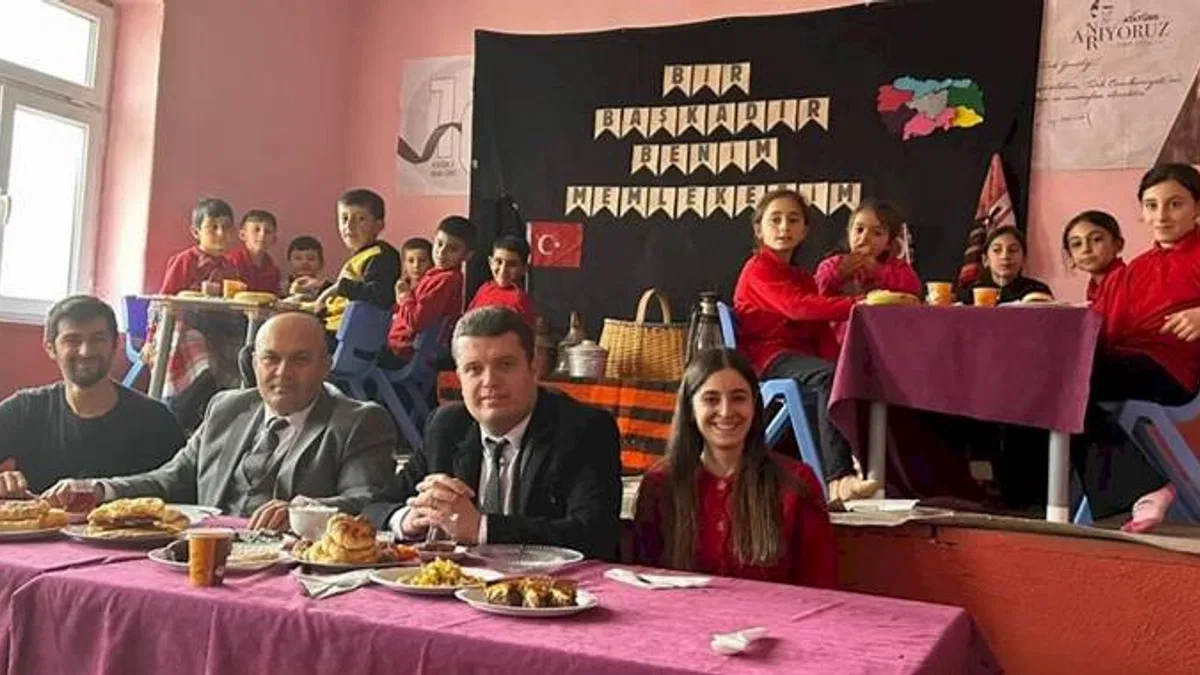 Ardanuç'un tek köy ilkokulunda 'yerli' coşku