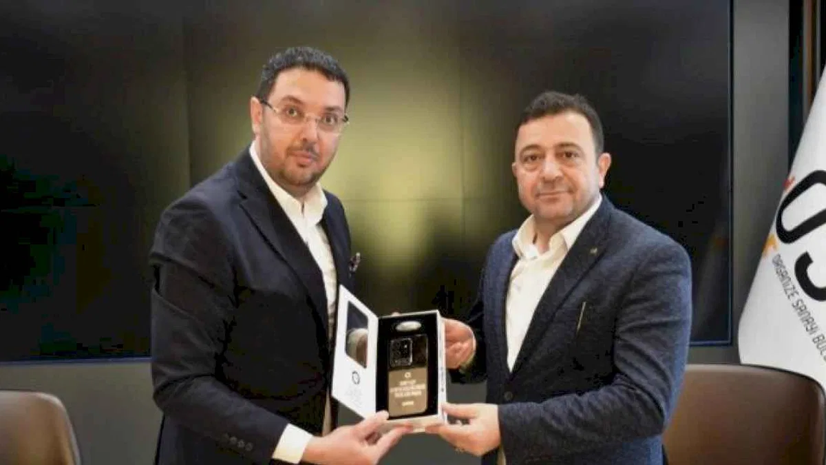 Türkiye’nin yeni akıllı cep telefonu OVION, Kayseri OSB yönetimine tanıtıldı