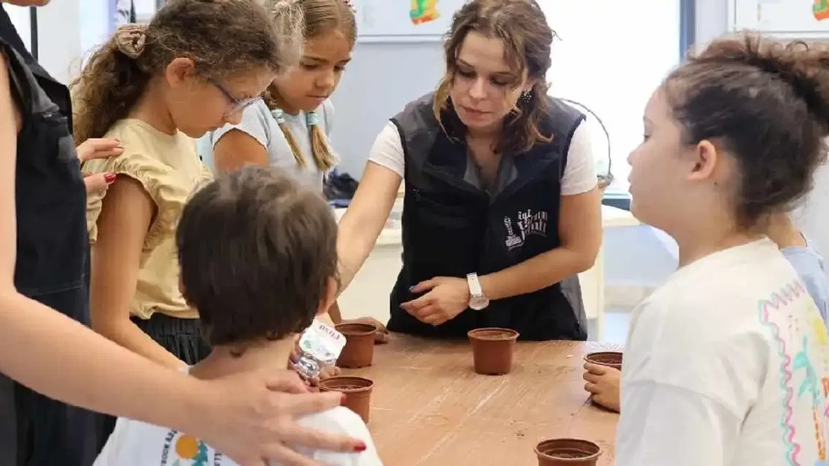Efes Tarlası Yaşam Köyü'nde çocuklar toprakla buluştu