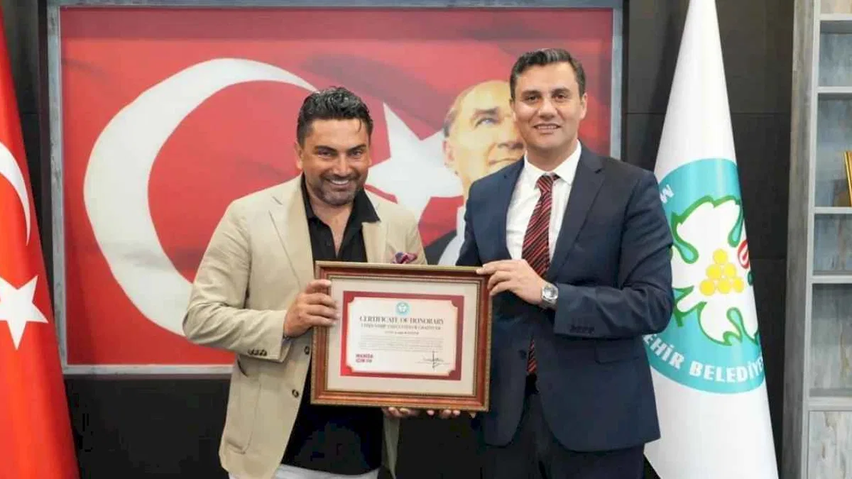Manisa'da Çağrı Kanver’e Fahri Hemşehrilik unvanı verildi