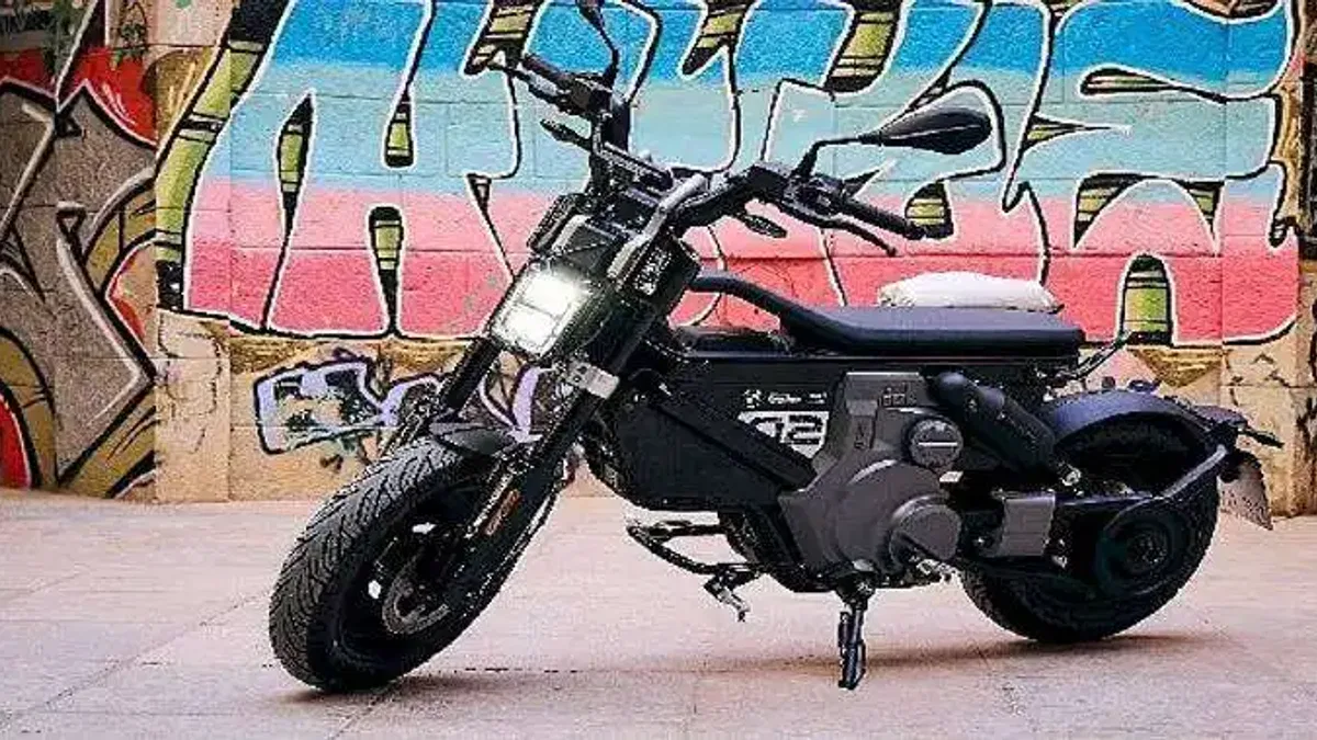 Elektrikli, Fütüristik ve Radikal: BMW CE 02 Tanıtıldı