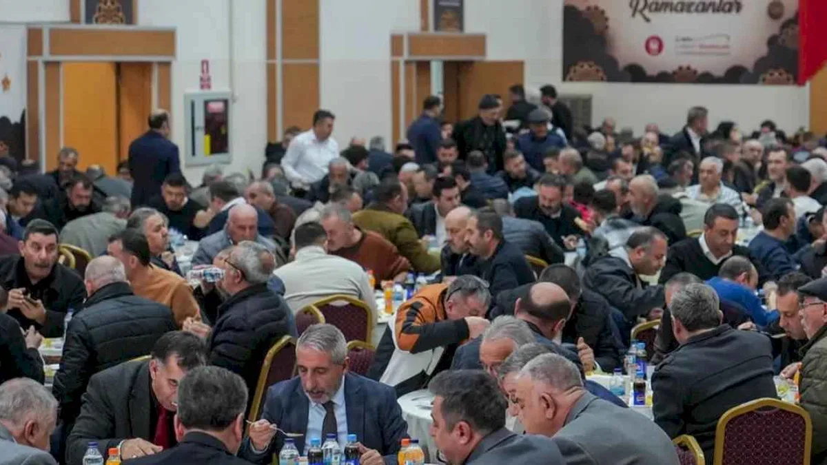 Taksi ve dolmuş esnafını buluşturan iftar!