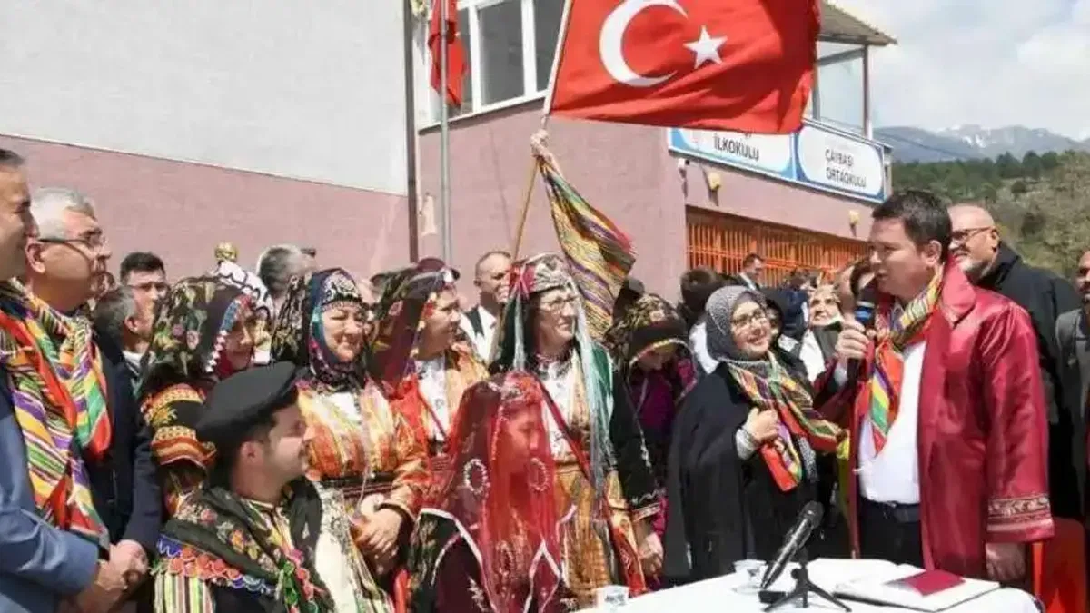 Bursa Osmangazi'de asırlık köy düğünü fethettti!