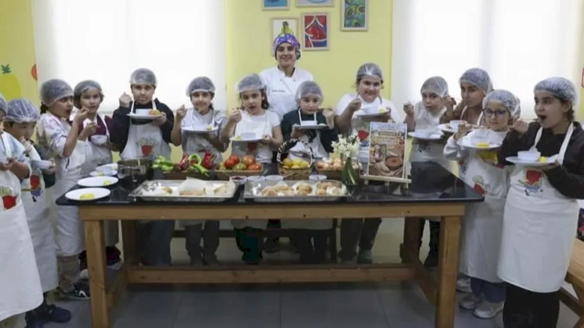 Mersin’de çocuklar mutfakta öğreniyor