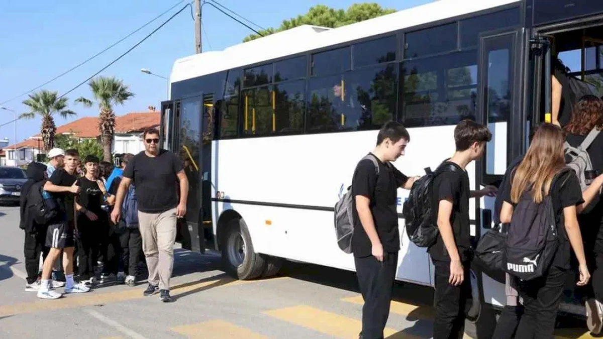 Güzelbahçe'de öğrencilere ücretsiz okul servisi