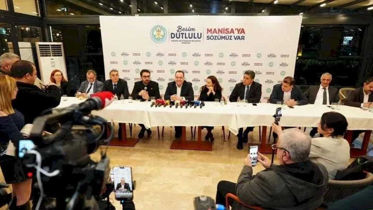 Manisa'da Başkan Dutlulu gazetecilerle buluştu