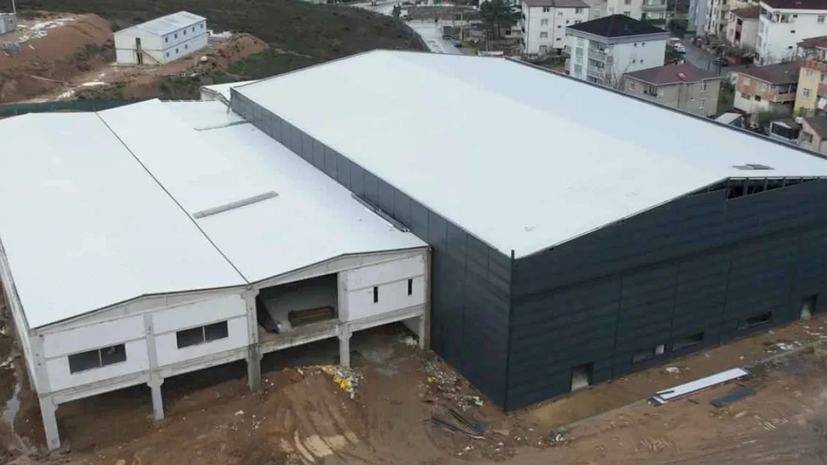 Kocaeli'nde kapalı spor salonu’nda çalışmalar devam ediyor