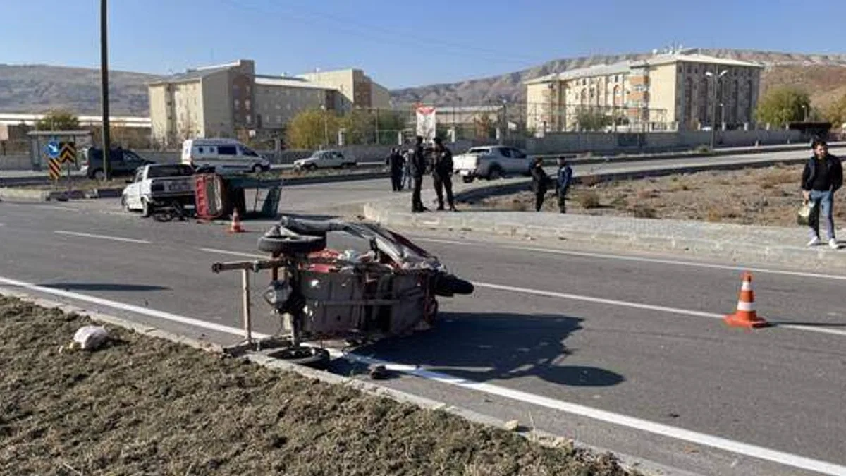 Çankırı'da otomobil ile triportörün çarpışması sonucu 3 kişi yaralandı