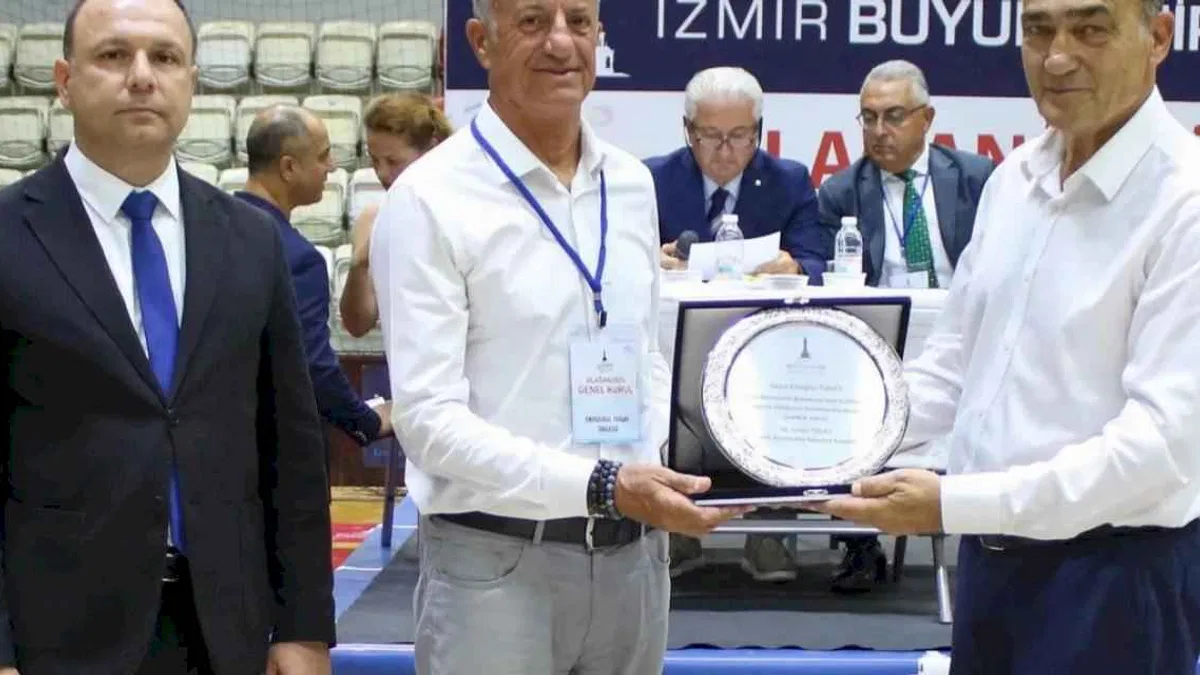 İzmir Büyükşehir Spor Kulübü’nde bayrak değişimi