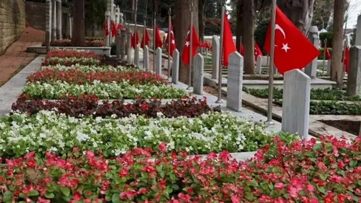 Kocaeli'de şehitliklerde çevre düzenleme çalışması