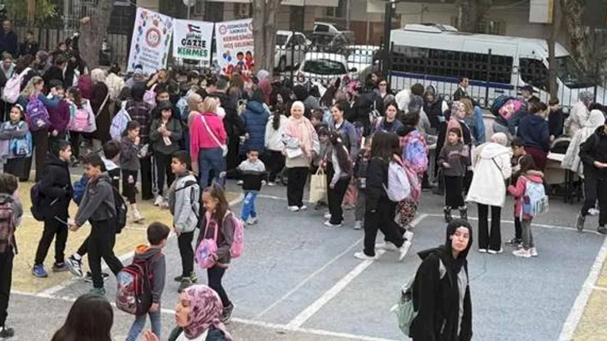 Manisa Yunusemre'de Üzümcüler İlkokulu'nda kermes