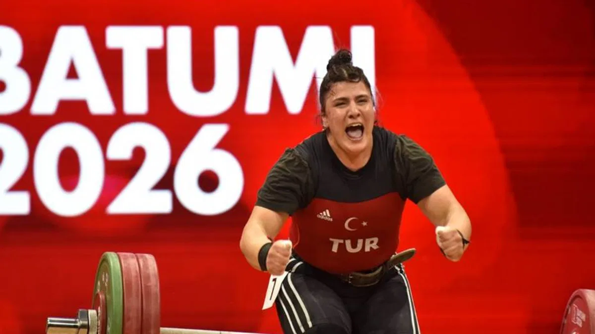 Halterde sporcularımızdan madalya yağmuru