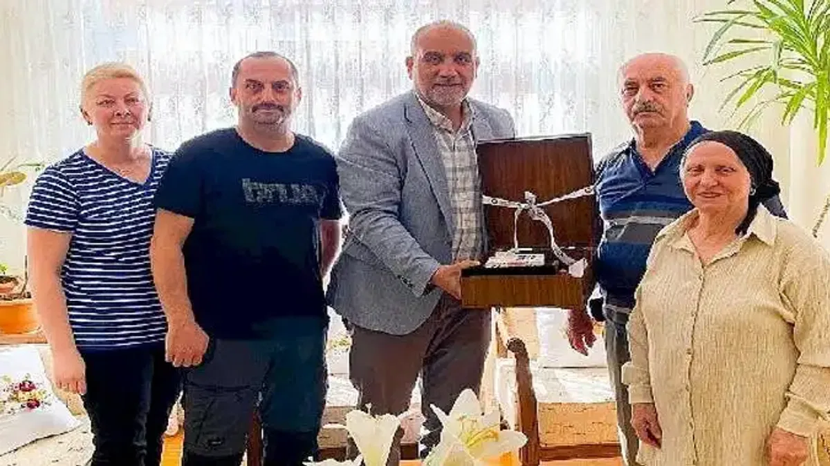 Başkan Sandıkçı Hacıları Ziyaret Etti