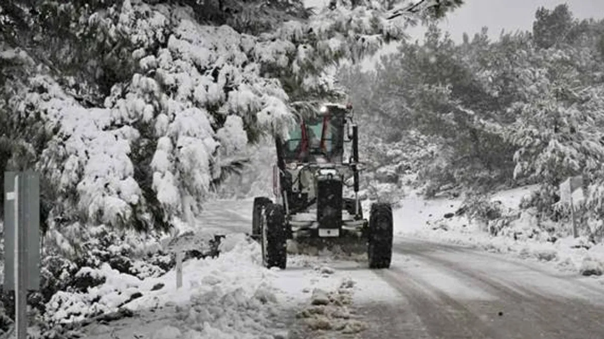 İzmir Bornova'da mevsimin ilk karı