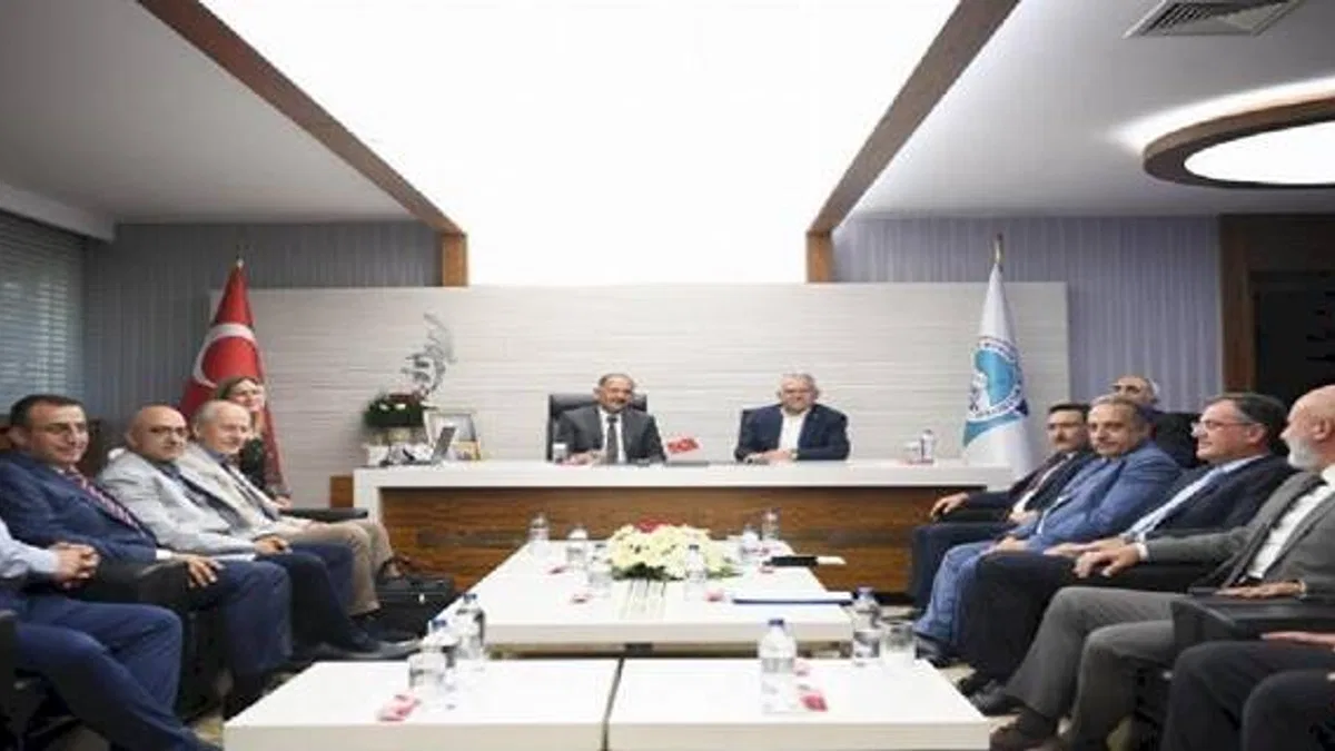 Mehmet Özhaseki'den Kayseri belediyelerine övgü