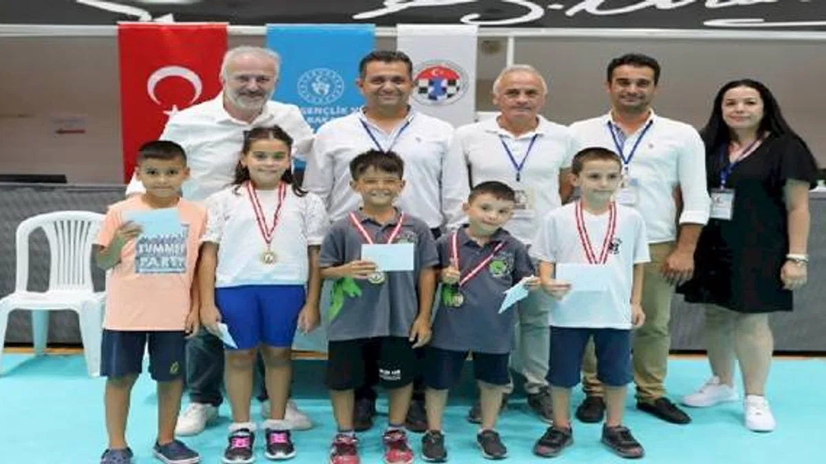 Satranç tutkunları Aliağa'da buluştu