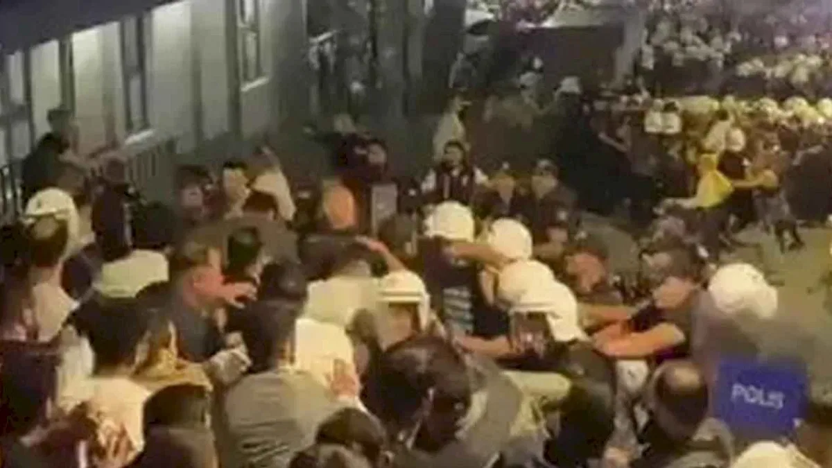 CHP İstanbul önünde tansiyon yükseldi!
