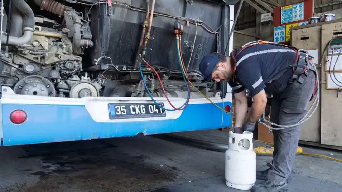 İzmir’de ESHOT otobüslerinde klima bakımı sürüyor