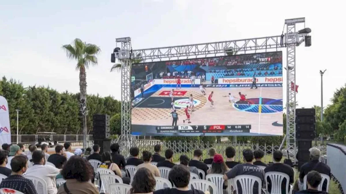 Mersin’de Büyükşehir’le milli maç coşkusu