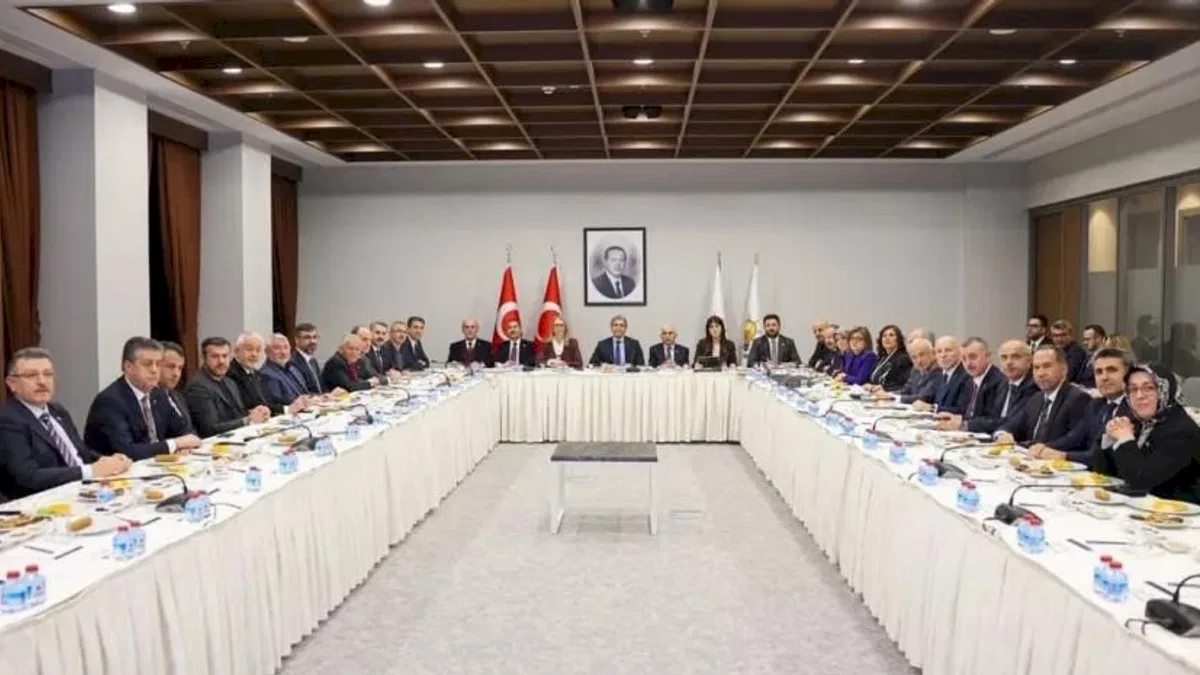 AK Parti Genel Merkezi’nde yerel yönetimler istişaresi