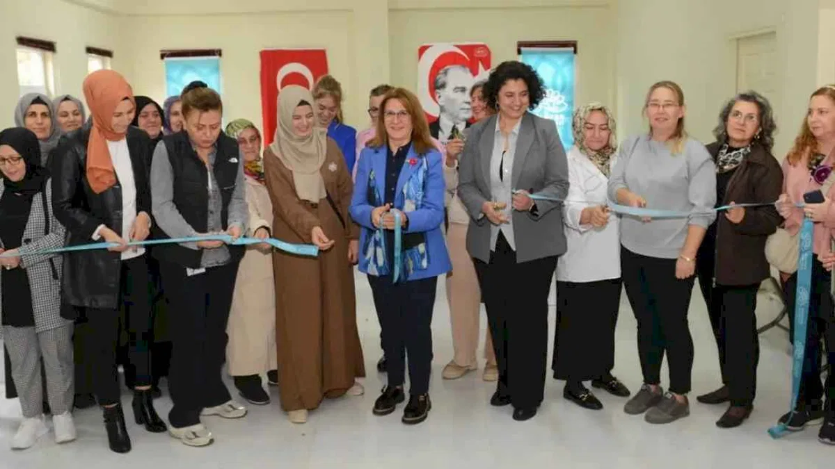 Ahmet Yesevi Mahallesi Kadın Dayanışma ve Yardımlaşma Derneği Yeni Merkezinde