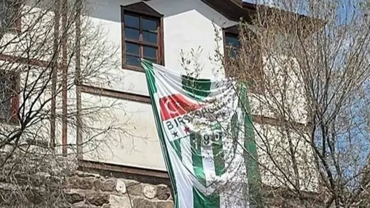 Bursaspor bayrağı Ankara Bursa Evi’nde