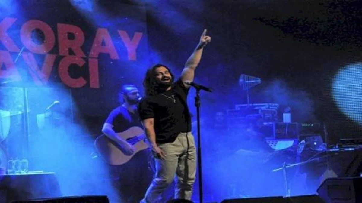 Koray Avcı Bursa'da sevenlerini mest etti