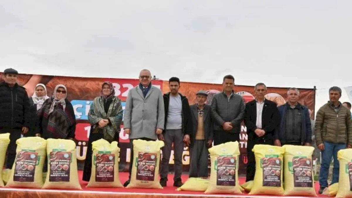 Gördes’te 1004 üreticiye 230 ton gübre desteği