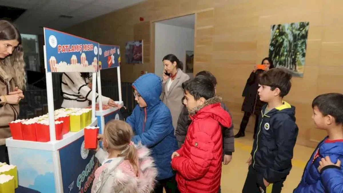Muğla'da Başkan Aras’tan çocuklara sinema hediyesi