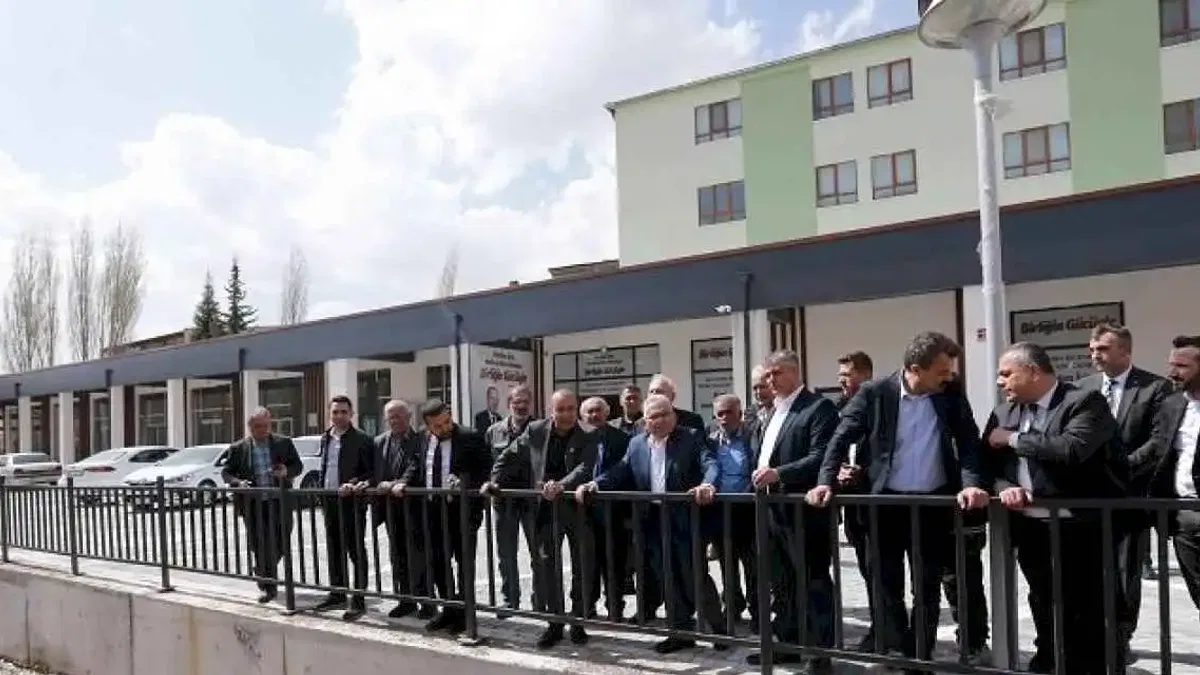 Başkan Büyükkılıç, Pınarbaşı’da KAYMEK kursiyerleri ve  esnaf ile buluştu