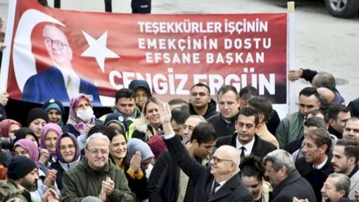 Manisa'da maaş zammına davullu zurnalı kutlama