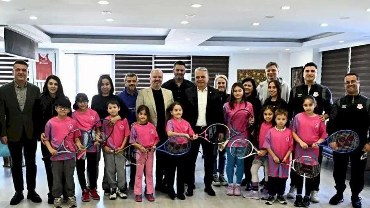 Antalya Muratpaşa'da minik raketler turnuva yolunda