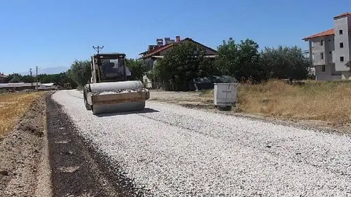 Kanalizasyon tamam sıra asfaltta