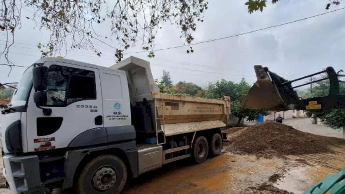 Manisa Turgutlu'da yağış sonrası yoğun mesai