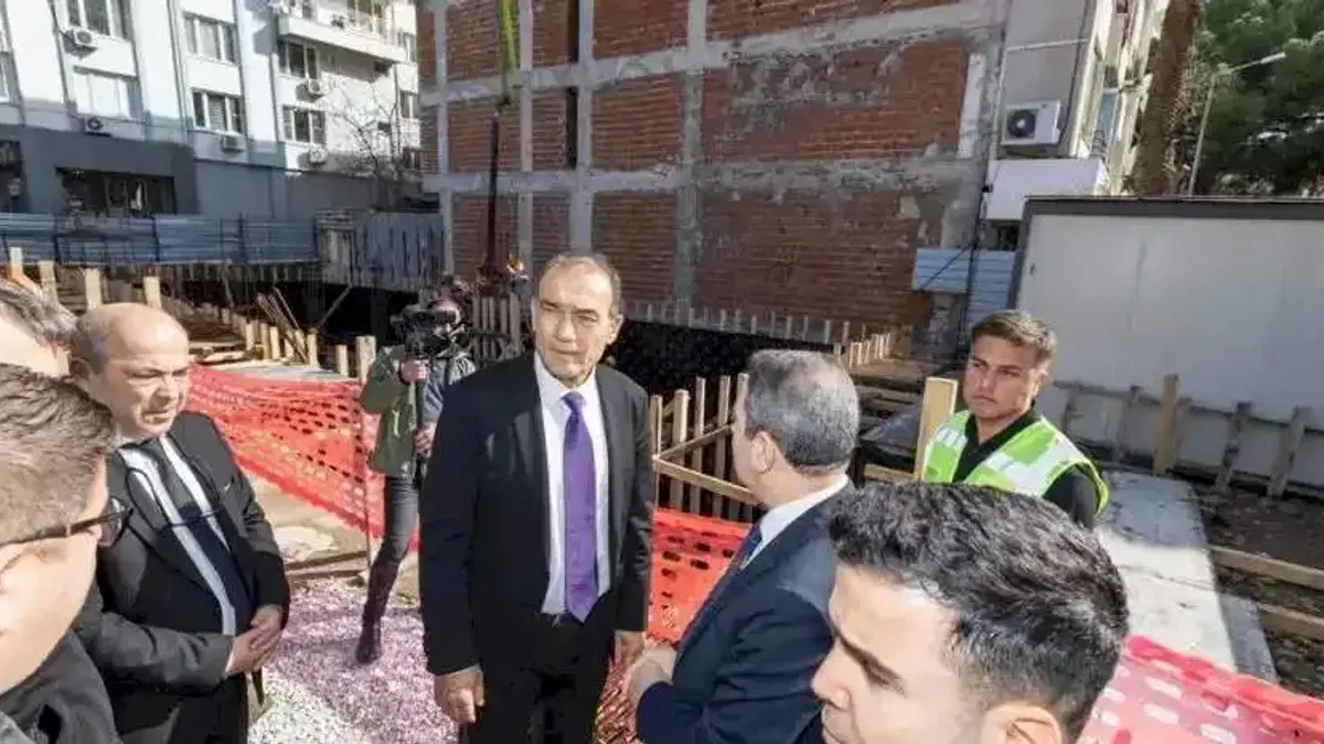 İzmir Bergama'da Ticaret Merkezi'ne temel