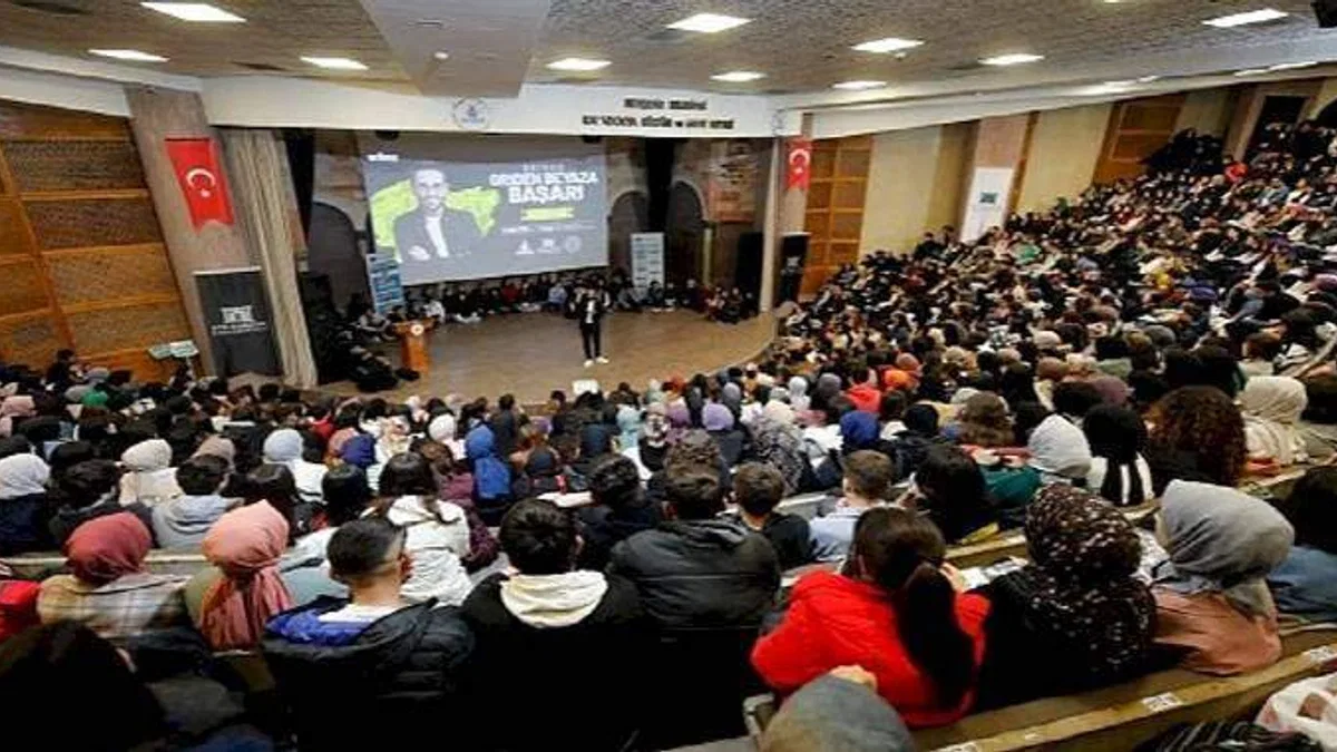 Nevşehir Belediyesi'nden Gençlere YKS Öncesi Gri Koç Motivasyonu