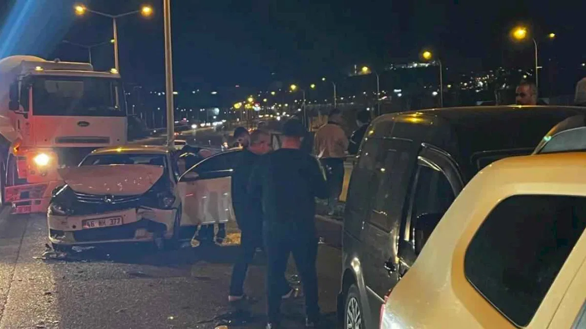 Kahramanmaraş'ta zincirleme trafik kazası! 4 araç hasar gördü