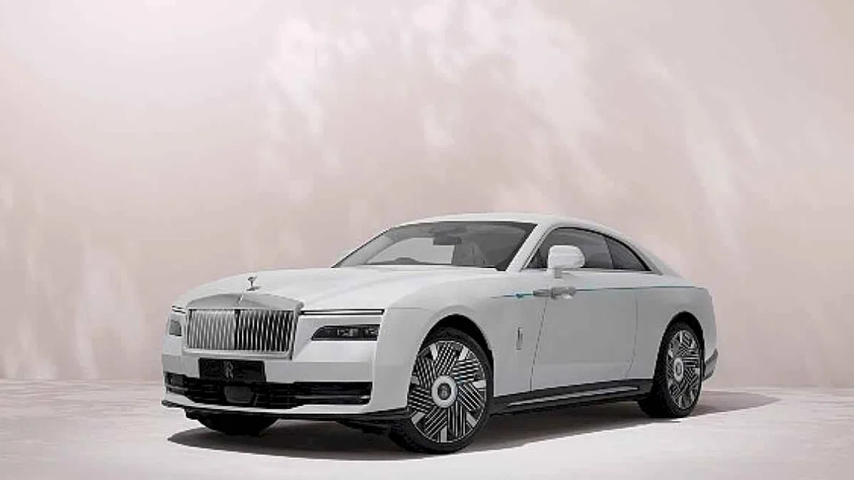 Rolls-Royce baharın zarafetini geleceğe taşıyor