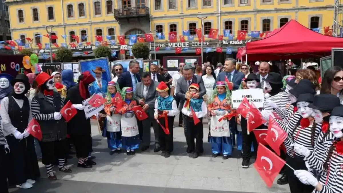Trabzon’da Kültür ve Sanat Festivali renkli görüntülerle başladı