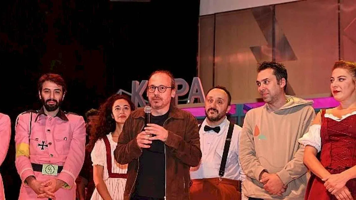 Nilüfer Kent Tiyatrosu "Şvayk" ile sezonu açtı