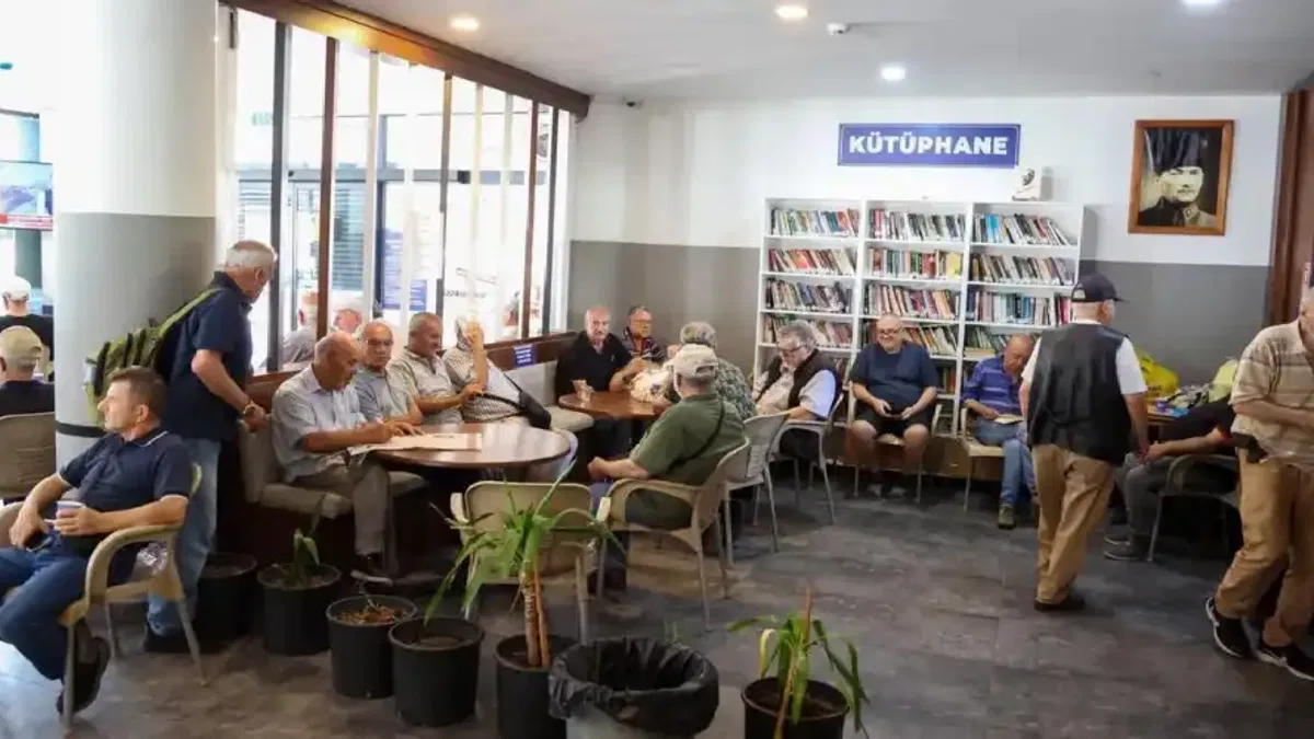Antalya’da emekli kahveleri yoğun ilgi görüyor