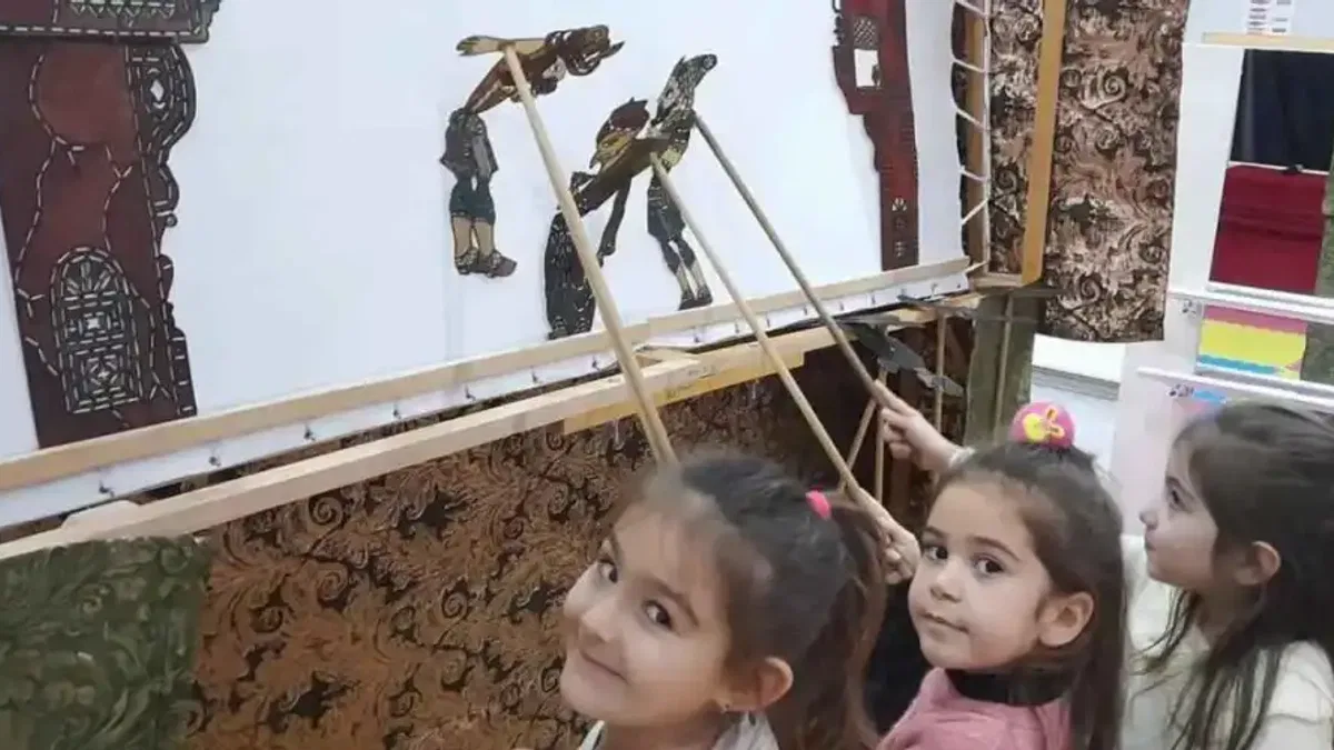 'Hacivat ve Karagöz Müzede' bu yılın turnesine başladı