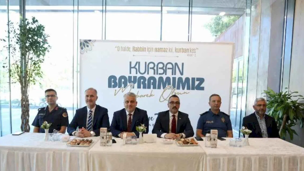 İnegöl'de vatandaşlar ve protokol bayramlaşma programında buluştu