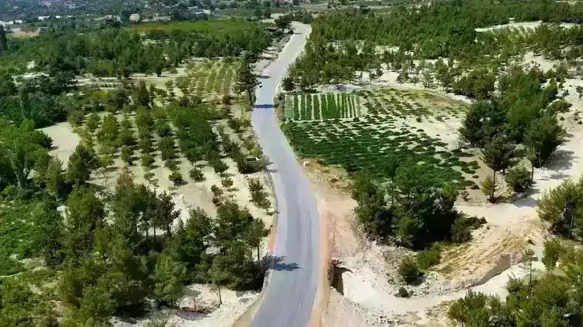 Mersin Gülnar’da yol ağı güçleniyor