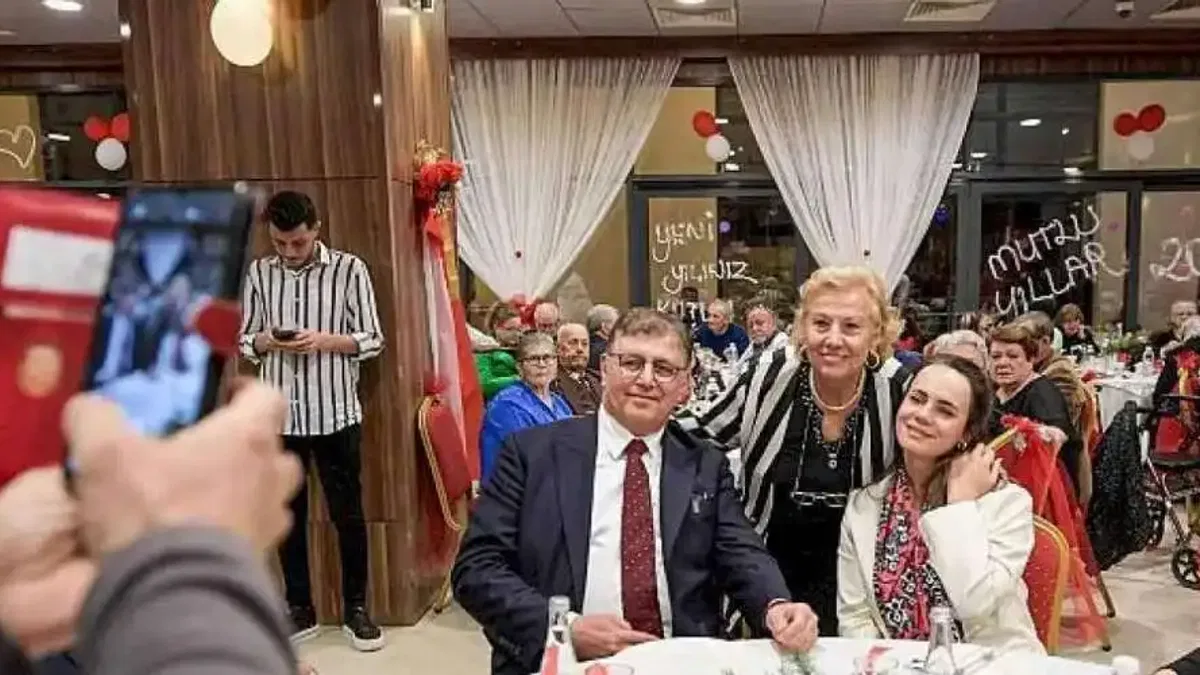 Başkan Tugay huzurevi sakinleri ile bir araya geldi