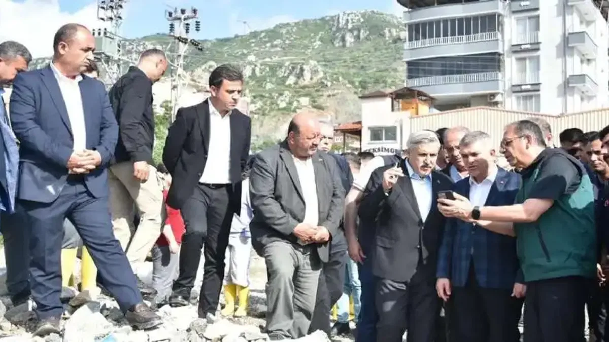 Hüseyin Yayman Hatay'da sel bölgesinde incelemelerde bulundu